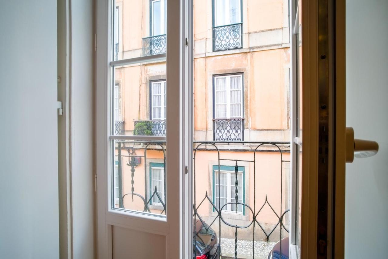 Bright And Sunny Apartment Lisbon Exterior photo